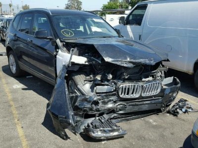 Xe BMW gặp tai nạn