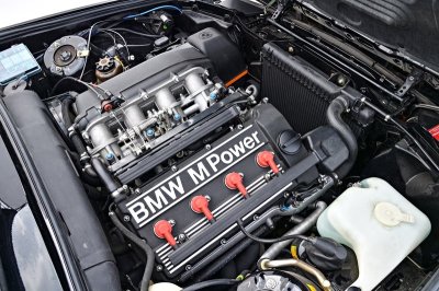 BMW S14B25 bốn xi lanh thẳng hàng – BMW M3 E30 Sport Evo.