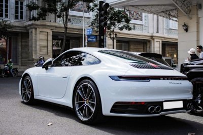 Thiết kế đuôi xe Porsche 911 Carrera S.