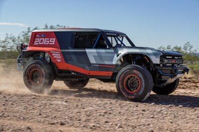 Ford Bronco R Prototype ra mắt - ảnh 2 Ford Bronco R Prototype ra mắt -