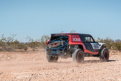Ford Bronco R Prototype ra mắt - ảnh 4 Ford Bronco R Prototype ra mắt - ảnh 1...