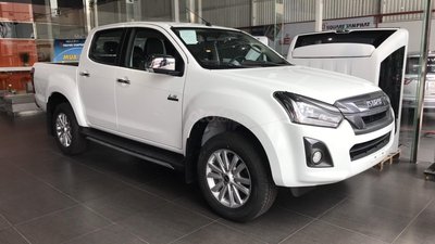 Xe bán tải ồ ạt giảm giá, riêng Isuzu Dmax giảm tới 160 triệu đồng,