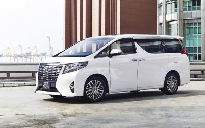 Toyota Alphard.