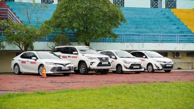 Các mẫu xe Toyota trong buổi lái thử tại Hội chợ Oto.com.vn Các mẫu xe Toyota trong buổi lái thử tại Hội chợ Oto.com.vn 1