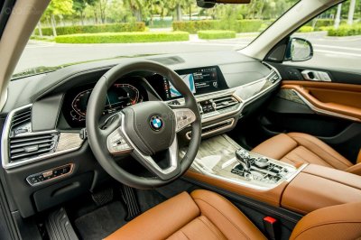 Thông số tiện nghi xe BMW X7 xDrive40i tại Việt Nam.