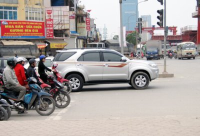 Vượt đèn đỏ phạt bao nhiêu? 2 Vượt đèn đỏ phạt bao nhiêu? a2