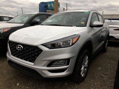 Các màn xe Hyundai dính phốt: Tucson bật nắp Các màn xe Hyundai dính phốt: Tucson bật nắp