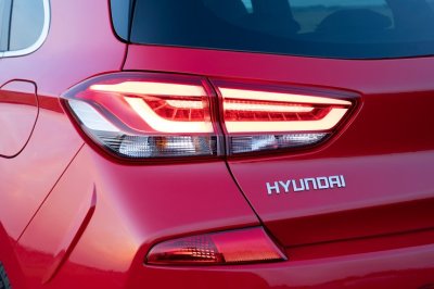 Các màn xe Hyundai dính phốt: Đèn phanh lỗi Các màn xe Hyundai dính phốt: Đèn phanh lỗi