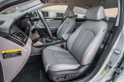 Các màn xe Hyundai dính phốt: Dây an toàn Sonata Các màn xe Hyundai dính phốt: Dây an toàn Sonata