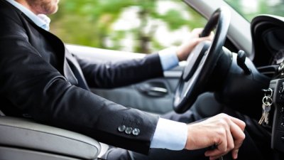 Kinh nghiệm lái xe số sàn an toàn: Khởi động xe Kinh nghiệm lái xe số sàn an toàn: Khởi động xe 1