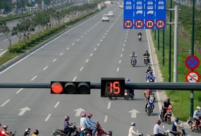 Ô tô đi sai làn đường bị phạt mức cao nhất là 1,2 triệu đồng và bị tước GPLX từ 1-3 tháng Ô tô đi sai làn đường bị phạt mức cao nhất là 1,2 triệu đồng và bị tước GPLX từ 1-3 tháng.