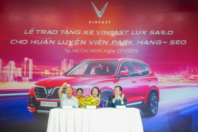 HLV Park Hang Seo được tặng VinFast LUX SA2.0 bản đặc biệt 2 HLV Park Hang Seo được tặng VinFast LUX SA2.0 bản đặc biệt a2