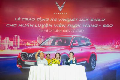 HLV Park Hang Seo được tặng VinFast LUX SA2.0 bản đặc biệt a2