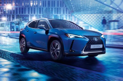 Lexus UX 300e.