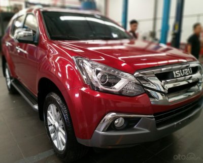 Giá xe Isuzu mu-X 2019 tại đại lý giảm "kịch sàn" a3