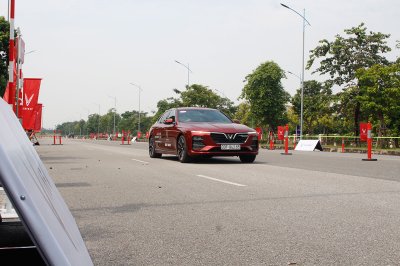 Báo lỗ nhưng VinFast vẫn ưu đãi lớn cho dòng LUX SA2.0 và LUX A2.0 4 Báo lỗ nhưng VinFast vẫn ưu đãi lớn cho dòng LUX SA2.0 và LUX A2.0 a4