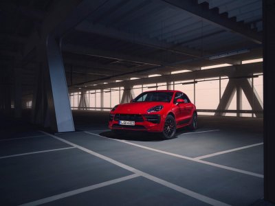 Porsche Macan GTS 2020: góc 3/4 đầu xe