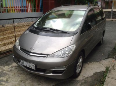 Toyota Previa 2.4 MT đời 1990: Giá 100 triệu đồng.