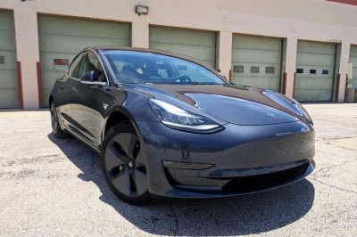 Tesla Model 3.