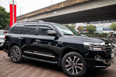 Toyota Land Cruiser 2020 nhập khẩu Trung Đông về Việt Nam trước Tết, mức giá đáng chú ý a15