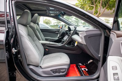 Ảnh chi tiết xe Toyota Avalon Hybrid 2020 đầu tiên tại Việt Nam 24 Ảnh chi tiết xe Toyota Avalon Hybrid 2020 đầu tiên tại Việt Nam a24