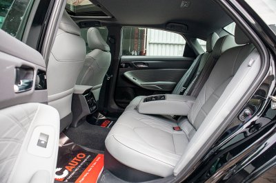 Ảnh chi tiết xe Toyota Avalon Hybrid 2020 đầu tiên tại Việt Nam 25 Ảnh chi tiết xe Toyota Avalon Hybrid 2020 đầu tiên tại Việt Nam a25