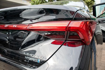 Ảnh chi tiết xe Toyota Avalon Hybrid 2020 đầu tiên tại Việt Nam 15 Ảnh chi tiết xe Toyota Avalon Hybrid 2020 đầu tiên tại Việt Nam a15