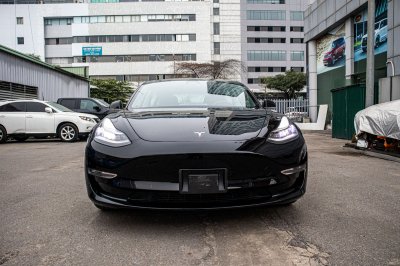 Ngắm xe hơi thuần điện Tesla Model 3 tại Việt Nam, nhiều chi tiết thú vị 2 Ngắm xe hơi thuần điện Tesla Model 3 tại Việt Nam, nhiều chi tiết thú vị a2