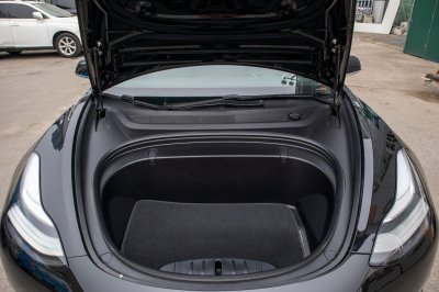 Ngắm xe hơi thuần điện Tesla Model 3 tại Việt Nam, nhiều chi tiết thú vị a18