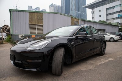 Ngắm xe hơi thuần điện Tesla Model 3 tại Việt Nam, nhiều chi tiết thú vị 1 Ngắm xe hơi thuần điện Tesla Model 3 tại Việt Nam, nhiều chi tiết thú vị a1