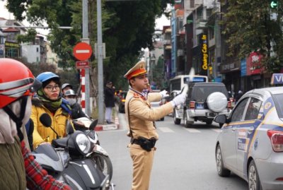 Cảnh sát giao thông tại Việt Nam được trang bị những gì? Cảnh sát giao thông tại Việt Nam được trang bị những gì?.