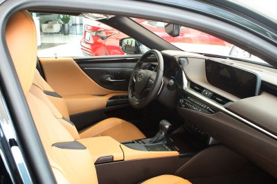 Lexus ES 250 2020 đã chốt giá tại Việt Nam, rẻ hơn Mercedes-Benz E350 AMG 9 Lexus ES 250 2020 đã chốt giá tại Việt Nam, rẻ hơn Mercedes-Benz E350 AMG a9