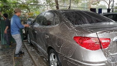 Giá rửa xe dịp gần Tết tăng chóng mặt Giá rửa xe dịp gần Tết tăng chóng mặt.