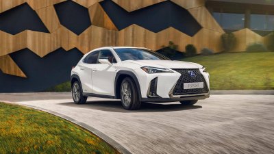 Mẫu crossover Lexus UX 2020 nhận được sự yêu thích của nhiều khách hàng Lexus UX 2020 màu trắng đang chạy