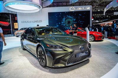 Lexus LS 500 2020 được giới thiệu tại triển lãm VMS 2019 Lexus LS 500 2020 được giới thiệu tại triển lãm VMS 2019.
