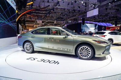 Giá lăn bánh xe Lexus ES 2020: Thấp nhất là 2,834 tỷ đồng 3 Giá lăn bánh xe Lexus ES 2020: Thấp nhất là 2,834 tỷ đồng a3