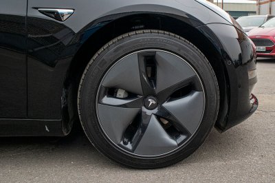 Ảnh chi tiết xe Tesla Model 3 vừa về Việt Nam 13 Ảnh chi tiết xe Tesla Model 3 vừa về Việt Nam a13