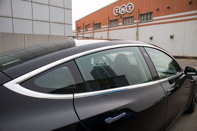 Ảnh chi tiết xe Tesla Model 3 vừa về Việt Nam 19 Ảnh chi tiết xe Tesla Model 3 vừa về Việt Nam a19