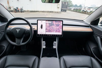 Ảnh chi tiết xe Tesla Model 3 vừa về Việt Nam 31 Ảnh chi tiết xe Tesla Model 3 vừa về Việt Nam a31