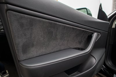 Ảnh chi tiết xe Tesla Model 3 vừa về Việt Nam 47 Ảnh chi tiết xe Tesla Model 3 vừa về Việt Nam a47