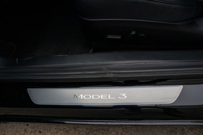 Ảnh chi tiết xe Tesla Model 3 vừa về Việt Nam 49 Ảnh chi tiết xe Tesla Model 3 vừa về Việt Nam a49