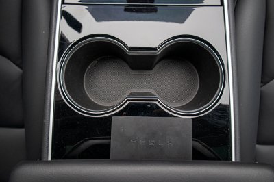 Ảnh chi tiết xe Tesla Model 3 vừa về Việt Nam 46 Ảnh chi tiết xe Tesla Model 3 vừa về Việt Nam a46