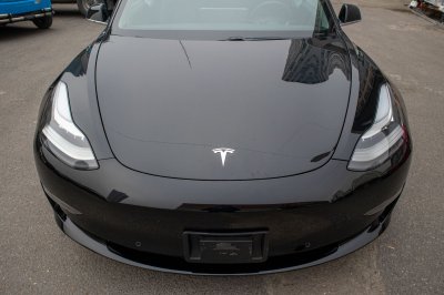 Ảnh chi tiết xe Tesla Model 3 vừa về Việt Nam 7 Ảnh chi tiết xe Tesla Model 3 vừa về Việt Nam a7