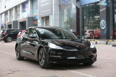 Ảnh chi tiết xe Tesla Model 3 vừa về Việt Nam 1 Ảnh chi tiết xe Tesla Model 3 vừa về Việt Nam a1