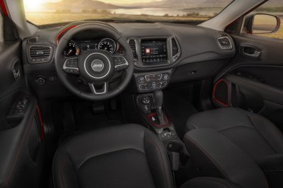 Jeep Compass - Đối thủ ít gặp của Mazda CX-5 tại Việt Nam 10 Jeep Compass - Đối thủ ít gặp của Mazda CX-5 tại Việt Nam a10