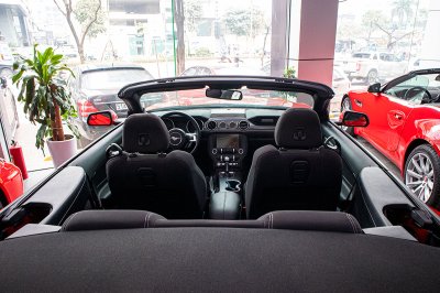 Ford Mustang Convertible 2020: "Ngựa hoang" rẻ hơn Chevrolet Camaro tại Việt Nam 14 Ford Mustang Convertible 2020: "Ngựa hoang" rẻ hơn Chevrolet Camaro tại Việt Nam a114