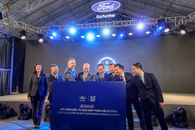Lễ công bố đầu tư mở rộng nhà máy Ford Việt Nam có sự góp mặt của nhiều nhân vật cấp cao của Ford Motors Lễ công bố đầu tư mở rộng nhà máy Ford Việt Nam có sự góp mặt của nhiều nhân vật cấp cao của Ford Motors.