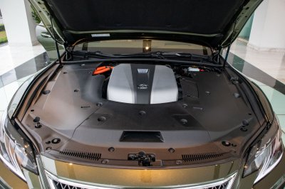 Bộ ảnh chi tiết xe Lexus LS500h 2020 bản giới hạn tại Việt Nam 52 Động cơ xe Lexus LS500h 2020