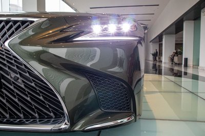 Bộ ảnh chi tiết xe Lexus LS500h 2020 bản giới hạn tại Việt Nam 8 Đèn pha xe Lexus LS500h 2020