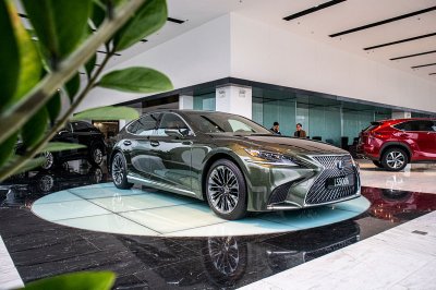 Ảnh chụp trước xe Lexus LS500h 2020